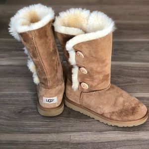 Ugg boots big kid size 5 equivalent to womens size 7 like new